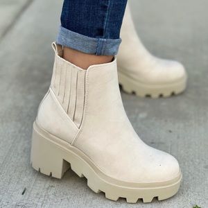 NEW size 7 Nude chunky lug sole platform boot